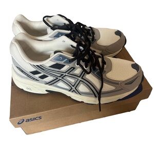 SOLD | asics gel venture 6